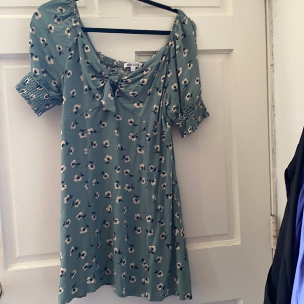 Summer dress on or off the shoulder